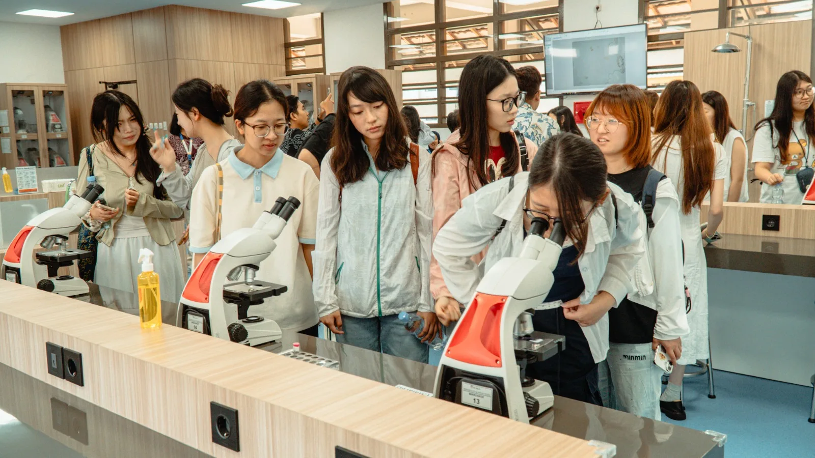 Kunjungan Nanjing Xiaozhuang University ke UAJY.