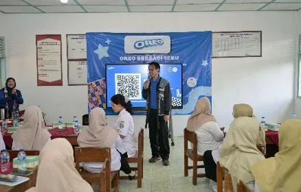 Kevin Stefano selaku Senior Marketing Manager Biscuit Mondelēz Indonesia menyampaikan komitmen jangka panjang OREO untuk berkontribusi dalam meningkatkan kualitas dan pemerataan pendidikan di Indonesia, khususnya melalui program “OREO Berbagi Seru”