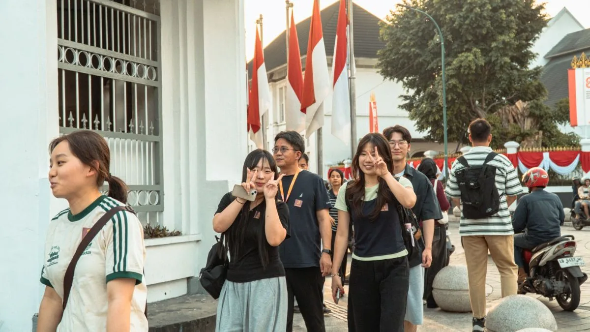 Para peserta ASEACCU 2026 nampak antusias berkeliling Yogyakarta.