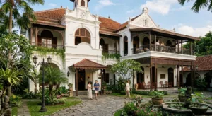 Ilustrasi hotel dengan konsep heritage di Jogja. (Gemini AI)