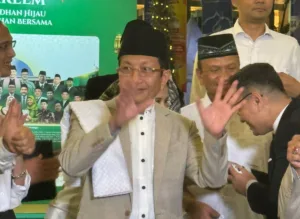 Nasaruddin Umar memilih fokus sebagai Menag di tengah dukungan menjadi calon Ketum PBNU dan menepis isu mundur dari jabatan.