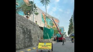 Pemasangan pagar di Pakuwon Mall Jogja. (Threads/boedi_xc)