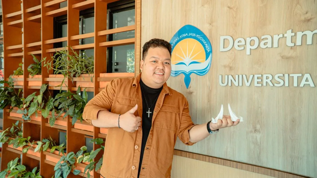 Marcelo Diaz Alumni Arsitektur UAJY yang meraih Juara 1 Sayembara Pradesain Penanda Perbatasan DIY 2026 lewat karya "Cahaya Pradipta".