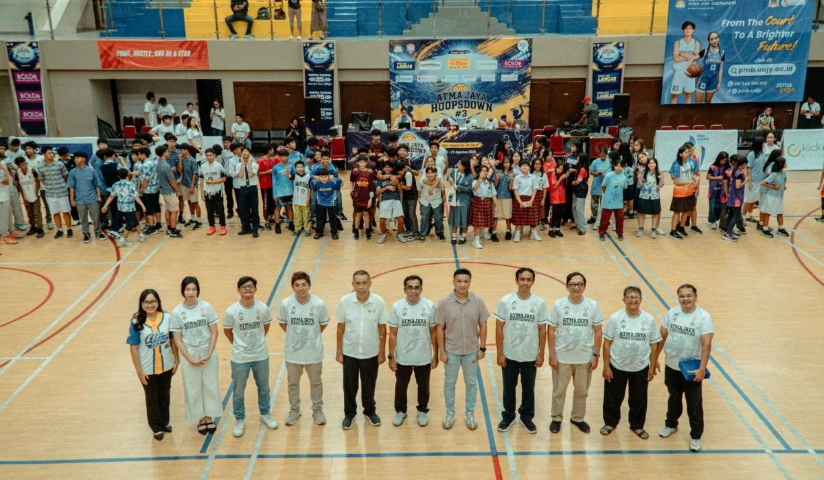Opening Ceremony Atma Jaya Hoopsdown #3, turnamen basket pelajar bagian acara Dies Natalis ke-61 UAJY diikuti tim pelajar putra putri tingkat SD-SMA.