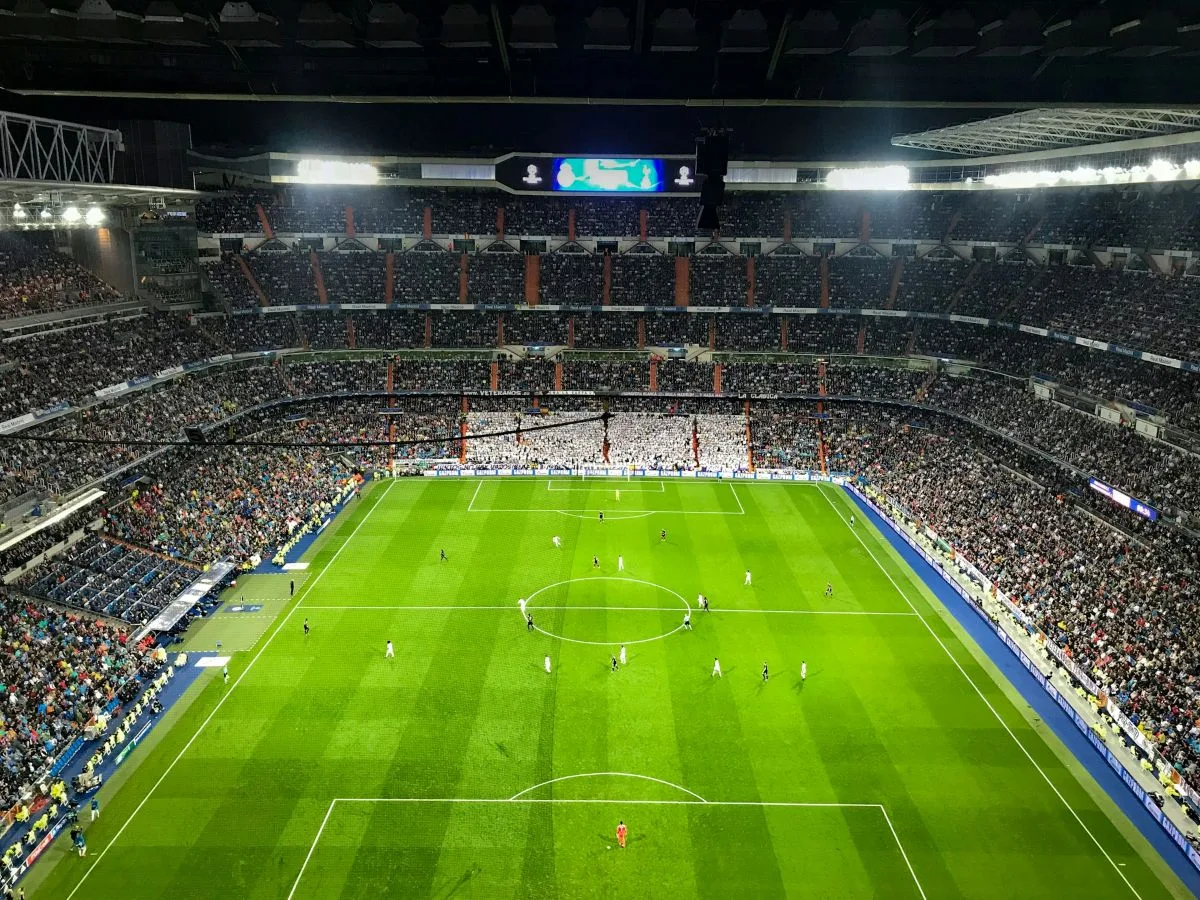 Gol kedua Rodrygo vs Manchester City tercipta lewat sundulan. Simak kronologi comeback Real Madrid di semifinal Liga Champions 2022. (Foto ilustrasi: unsplash/Fernando Strabuli)