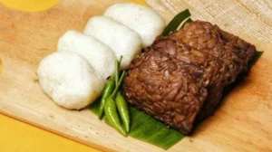 Asal-usul jadah tempe kuliner khas Kaliurang: dari Sastro Dinomo, Sultan HB IX, hingga menjadi warisan budaya Yogyakarta.