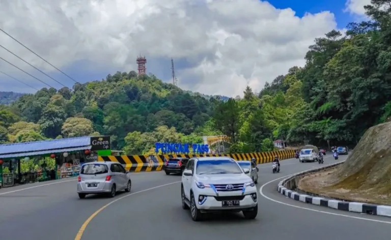 Jalur Puncak Bogor. (Foto: Pinterest/AriesGurls)