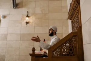 Contoh khutbah Jumat 14 Agustus 2026 tentang mensyukuri nikmat kemerdekaan, lengkap bacaan doa untuk referensi khatib. (Foto: Pexels.com/Alena Darmel)