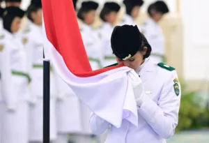 Siapa pembawa baki HUT ke-81 RI 2026? Simak status terbaru dan daftar lengkap 76 Paskibraka Nasional dari 38 provinsi. (Foto: Setneg)