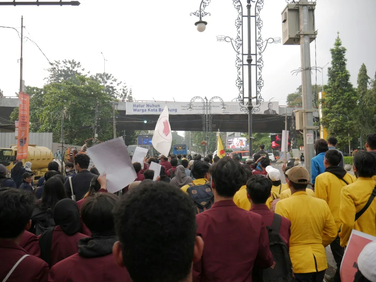 Demo 27 Agustus 2026 di depan DPR dijadwalkan berlangsung mulai pagi. Simak kelompok massa, waktu aksi, dan tuntutannya. (Foto ilustrasi: Unsplash/Rafli Firmansyah)