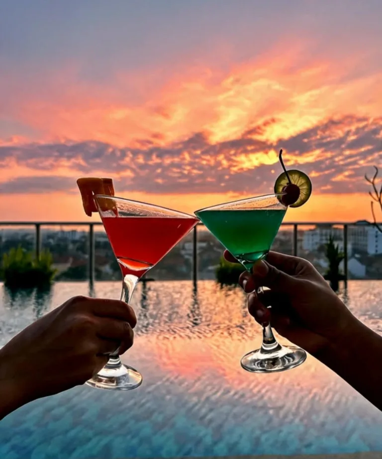 Rooftop Skybar ibis Styles Yogyakarta kembali dibuka dengan panorama kota, sunset, kuliner, musik, dan sejumlah promo baru.
