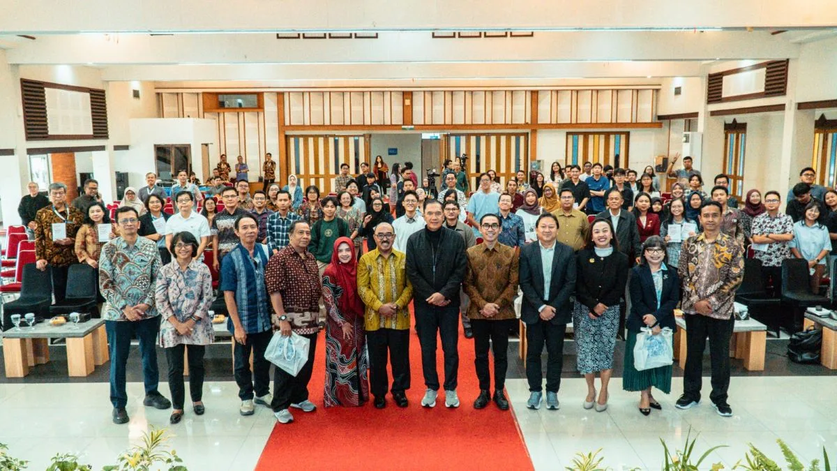 Kegiatan Masterclass & Roundtable Discussion menjadi pembuka rangkaian Dies Natalis ke-61 UAJY yang mengusung tema “Sinergi UAJY Mewujudkan Laudato Si' untuk Semakin Berdampak dan Menjadi Berkat.”
