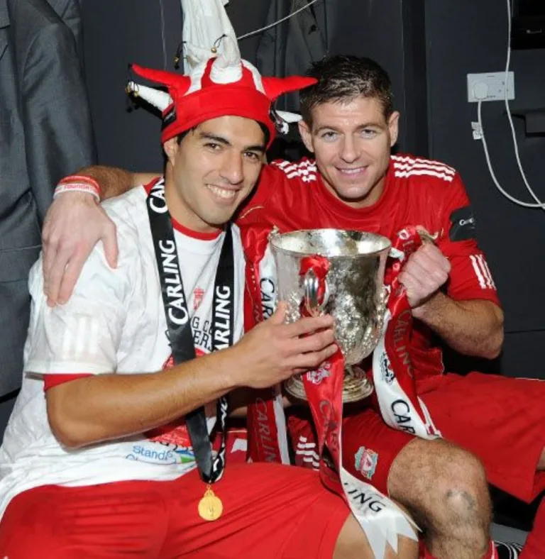 Nomor punggung Steven Gerrard yang paling ikonik adalah 8. Simak perjalanan nomor 28, 17, hingga 8 selama kariernya di Liverpool.