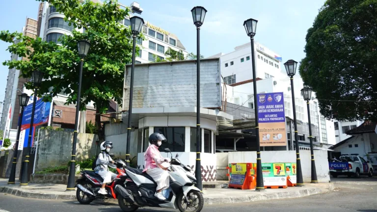 Pemkot Jogja melelang titik reklame di simpang Gramedia dengan harga limit Rp150 juta. Cek jadwal, syarat, dan cara ikut lelang. (Foto: Humas Pemkot Yogyakarta)