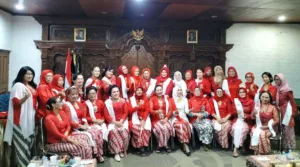 Para pengurus dan anggota DPD KKI DIY berfoto bersama usai acara pelantikan Susi Fitri Andriani sebagai ketua baru. (Foto: Bagus Aryo W/KabarJawa)