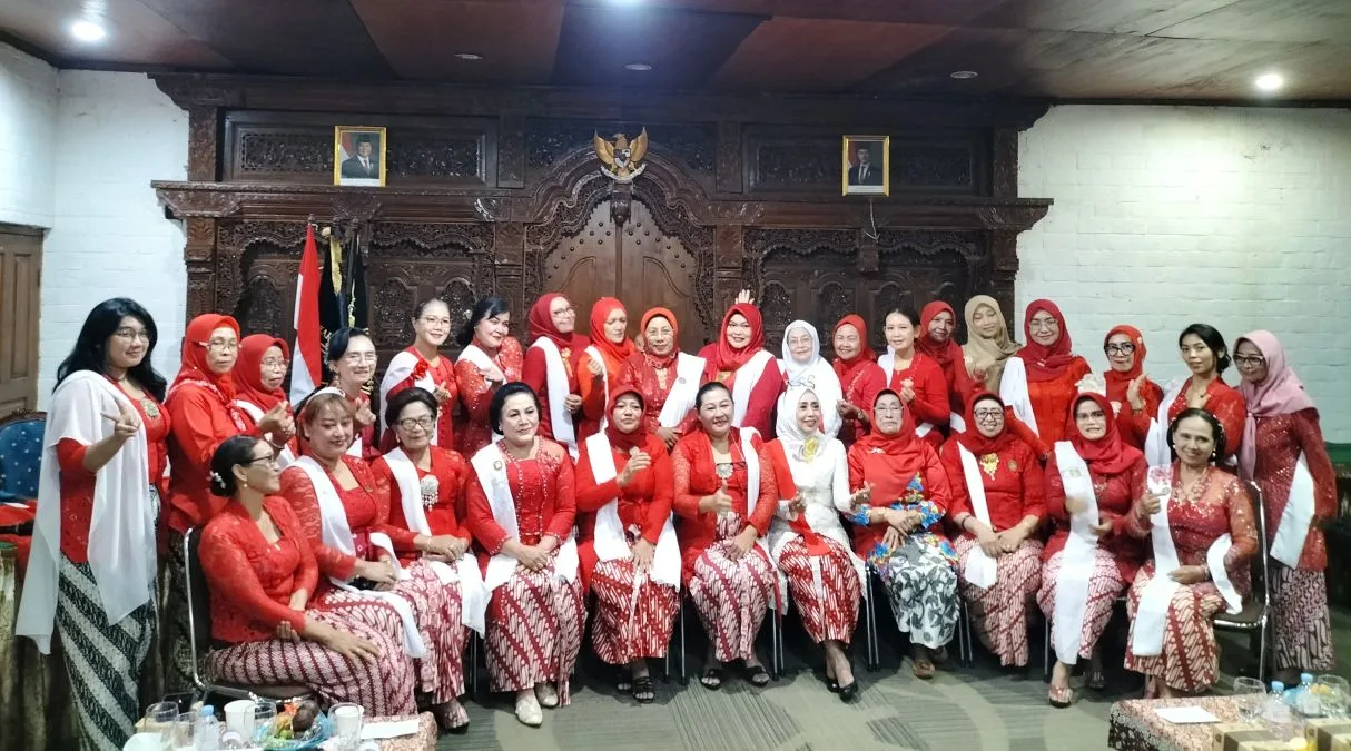 Para pengurus dan anggota DPD KKI DIY berfoto bersama usai acara pelantikan Susi Fitri Andriani sebagai ketua baru. (Foto: Bagus Aryo W/KabarJawa)