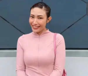 Siapa nama lengkap Ayu Dewi? Simak profil Ayu Dewi Kusumawati, pendidikan SMA, perjalanan karier, hingga nama anak pertamanya. (Foto instagram/mrsayudewi)