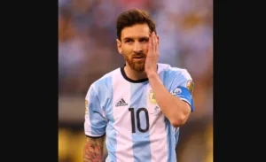 Messi memimpin Argentina juara Piala Dunia 2022 setelah menang adu penalti atas Prancis dalam final dramatis di Qatar.