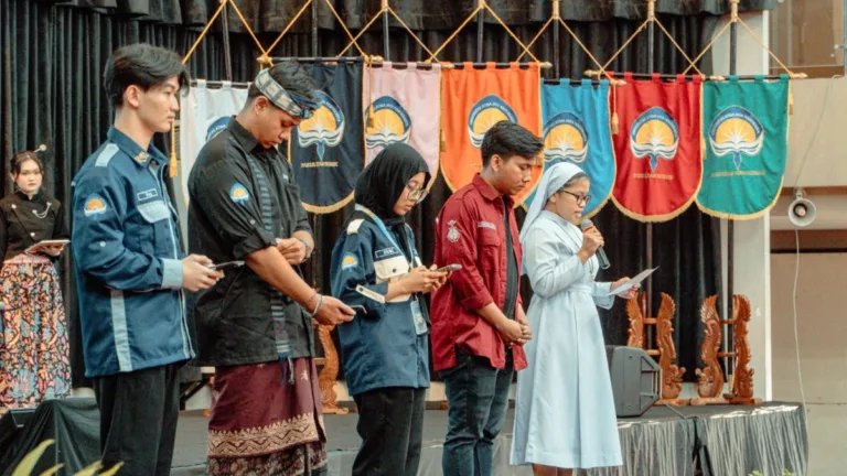 UKMK Fair 2026 UAJY mengenalkan 30 UKM dan 13 komunitas sebagai ruang mahasiswa baru mengembangkan potensi dan relasi. (Foto: Humas UAJY)