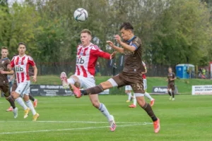 Nomor 10 paling umum dianggap sebagai simbol playmaker jenius dalam sepak bola. Simak alasan dan tugas utama seorang playmaker. (Foto ilustrasi Pixabay/LukaszWyrwik)