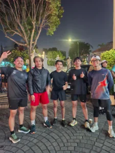 Foto para peserta lari malam Playon Jogja.