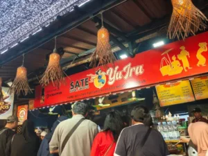 Sate Koyor Yu Ira jadi salah satu kuliner khas dan populer Pasar Ngasem Jogja. (Foto GMaps/An Then)