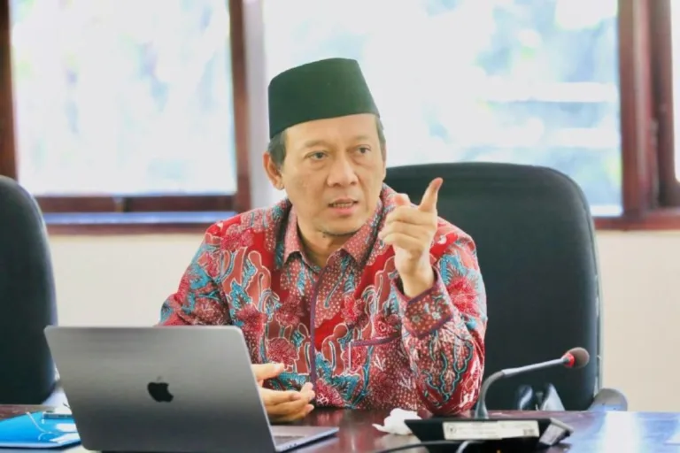 Gus Hilmy soroti penambahan jabatan di pemerintahan Prabowo, termasuk wamenko dan Wantimpres, di tengah isu efisiensi anggaran.